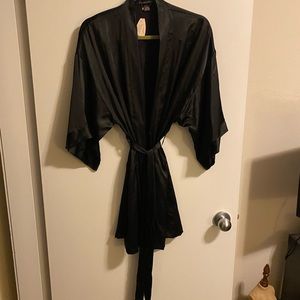 Victoria’s Secret short black silky robe with sash NWT